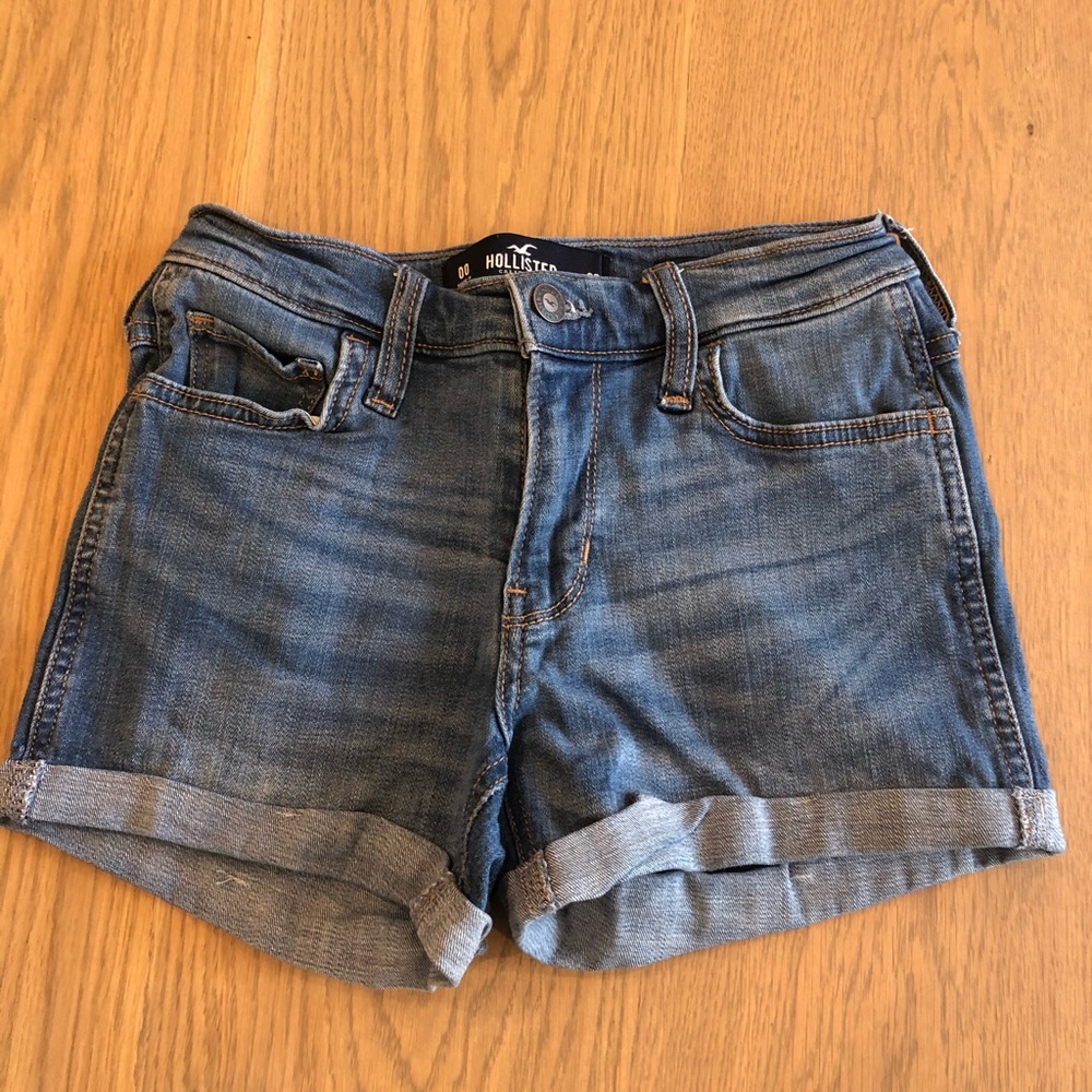 Medium wash hollister shorts